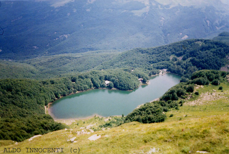 IL LAGO SANTO DAL SENTIERO PER IL MONTE GIOVO